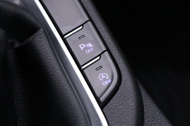 Hyundai i30 1,6 CDRi 81kW CZ Klima Tažné