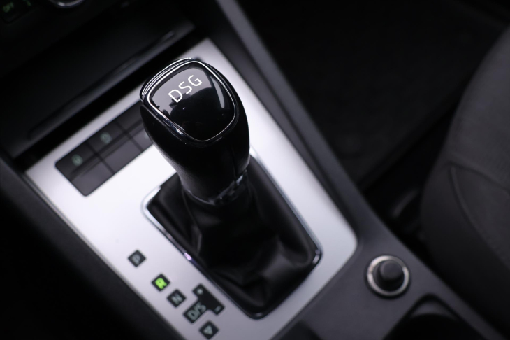 Škoda Octavia 1,6 TDI 77kW DSG Elegance CZ