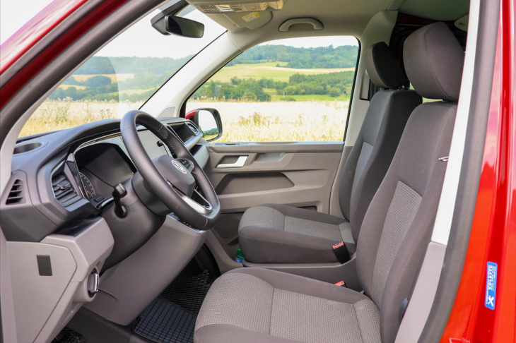 Volkswagen Transporter 2,0 TDI DSG DR 8-Míst Bulli