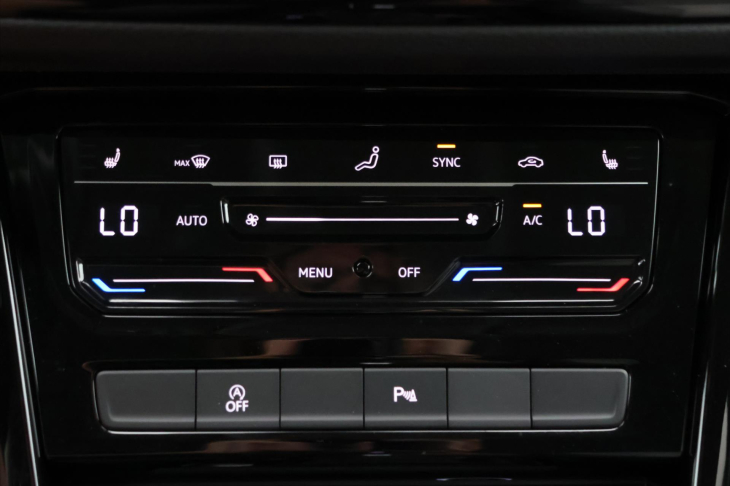 Volkswagen Touran 2,0 TDI DSG Highline 7Míst DPH