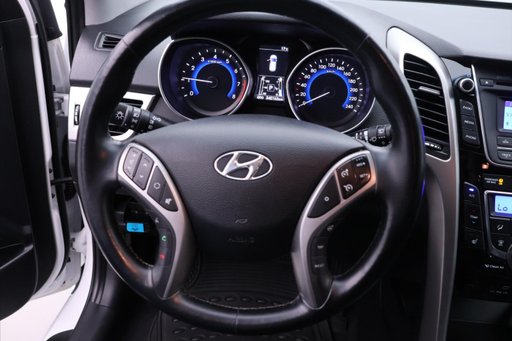 Hyundai i30 1,6 GDi 99kW Aut. CZ Weekend