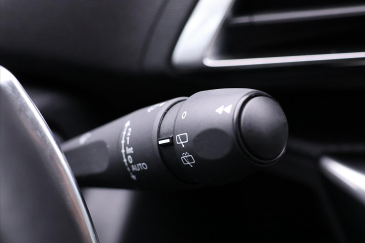 Peugeot 3008 1,2 PT 96kW Aut. CZ DPH 1.Maj.