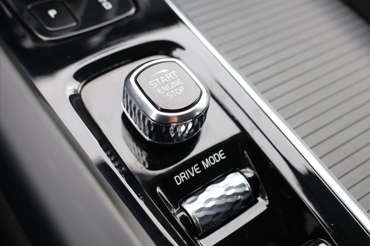 Volvo V60 2,0 D4 145kW Aut. LED Navi DPH