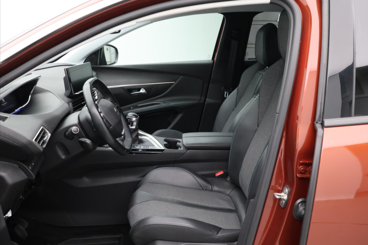 Peugeot 5008 1.2 PT 96kW Allure 7-Míst DPH