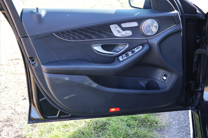 Mercedes-Benz Třídy C 2,0 200 T AMG LED Navi Kůže