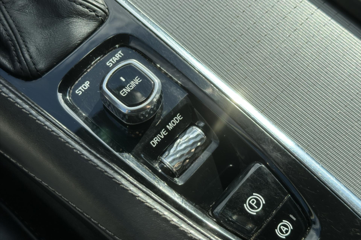 Volvo XC90 2,0 D 165 kW Inscription CZ