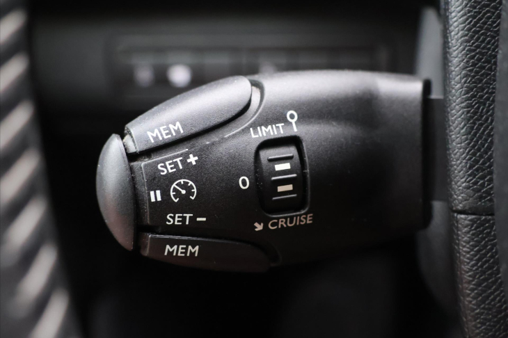 Peugeot 308 1,2 PT 96kW Allure LED Pano
