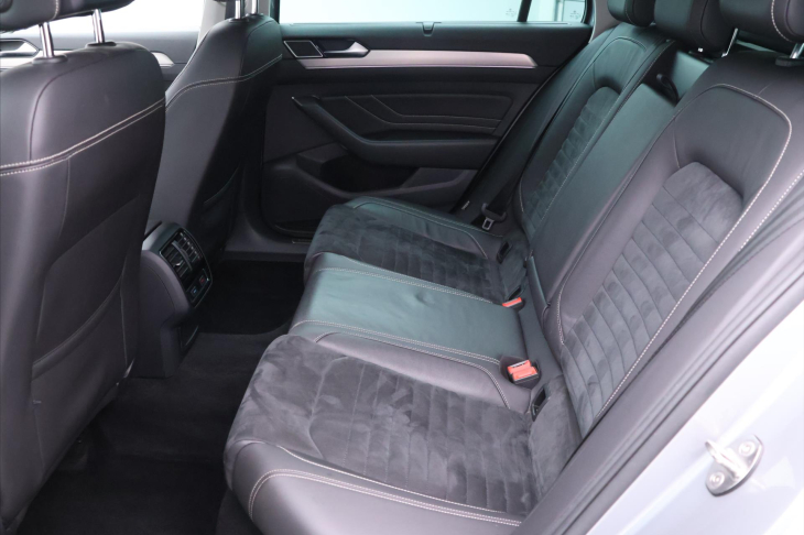 Volkswagen Passat 2,0 TDI 140kW DSG Elegance DPH