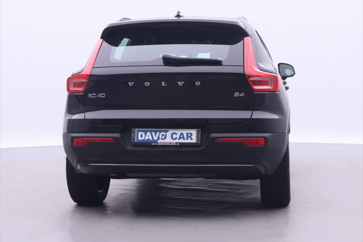 Volvo XC40 2,0 B4 145kW DCT Plus Dark CZ