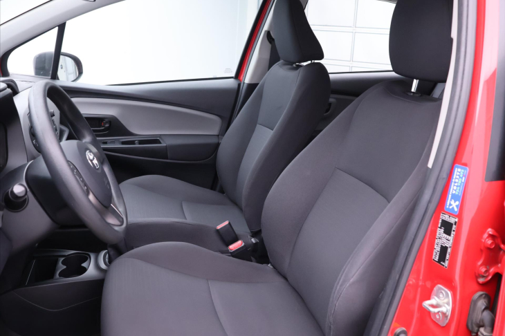 Toyota Yaris 1,0 VVT-i 51kW Entry Serv. kniha