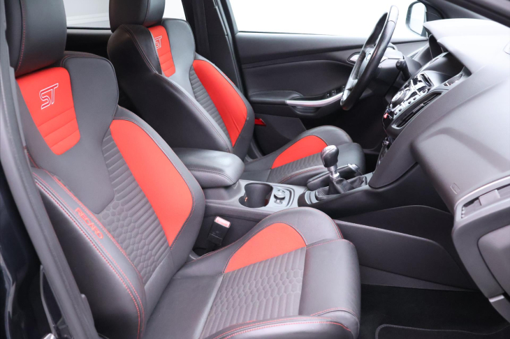 Ford Focus 2,0 EB 184kW ST Xenon Kůže