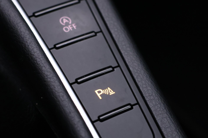 Volkswagen Passat 1,4 TSI 90kW Comfort Navi 1Maj