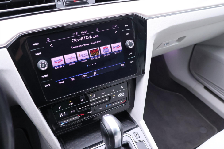 Volkswagen Passat 2,0 TDI  DSG LED Elegance DPH