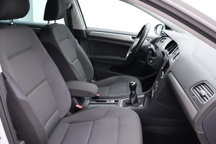Volkswagen Golf 1,2 TSI 77kw ORIG.ALU Perleť