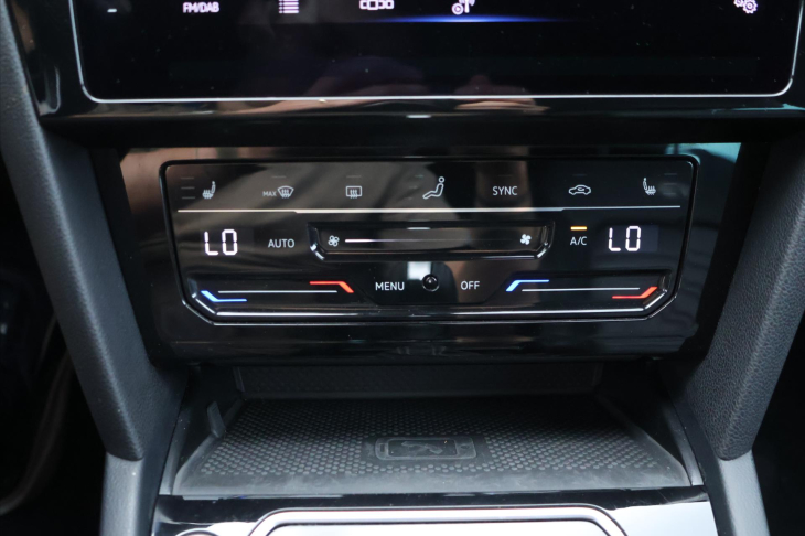 Volkswagen Passat 2,0 TDI DSG R-LINE Matrix