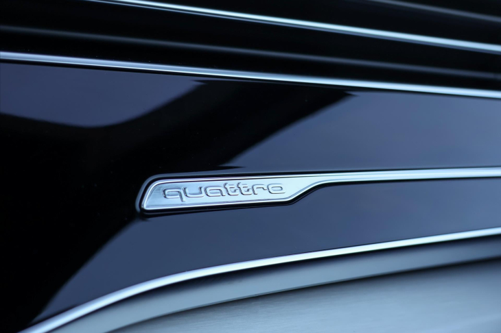 Audi Q7 3,0 TDI quattro tiptronic S line