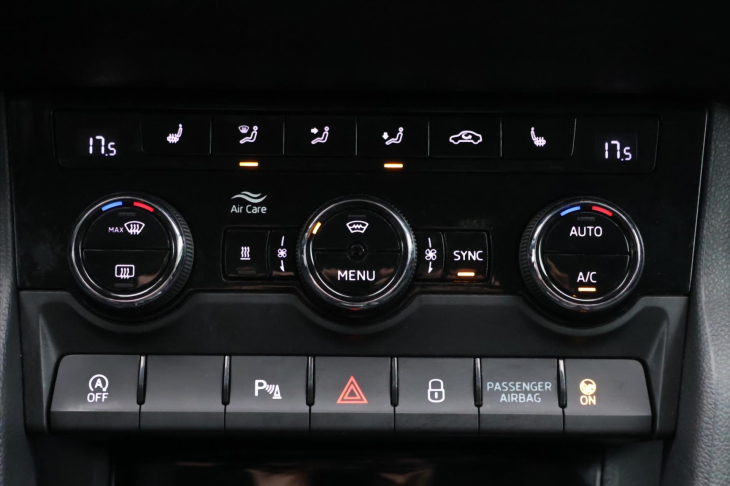 Škoda Karoq 1,6 TDI 85kW DSG Ambition CZ DPH