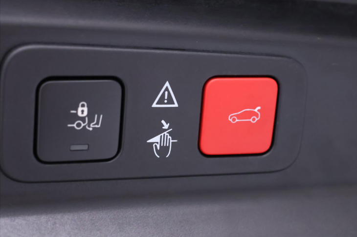 Peugeot 5008 1,2 PT 96kW Allure 7.Míst DPH