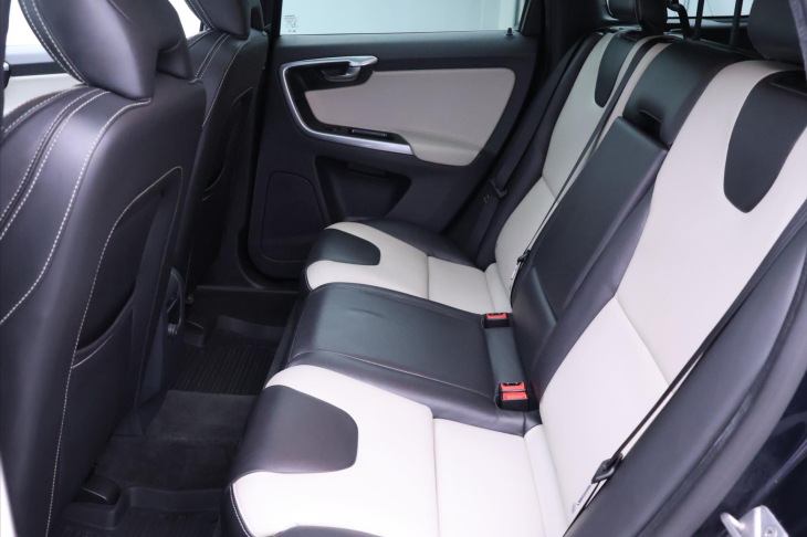 Volvo XC60 2,4 D4 140kW Aut. AWD Summum