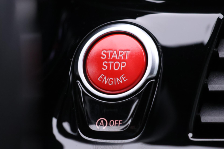 BMW M5 4,4 V8 441kW xDrive Individual DPH CZ