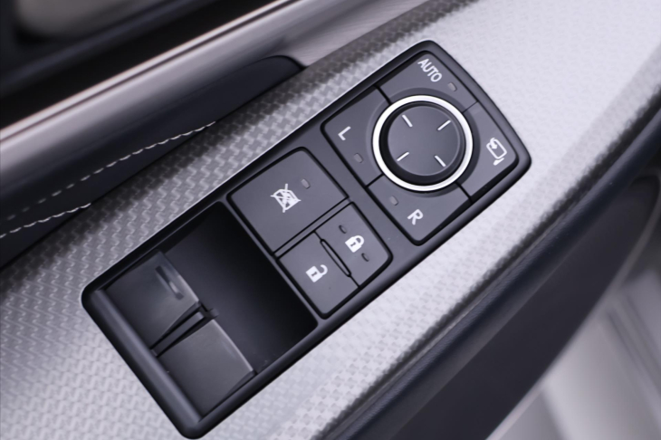 Lexus RC 300h 2,5 133kW F-Sport Navi CZ