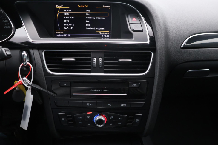 Audi A4 2,0 TDi 100kW Kůže Pano Navi
