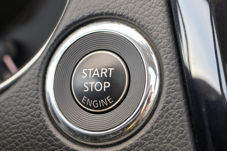 Nissan Qashqai 1,2 DiG-T 85 kW Panorama Tekna