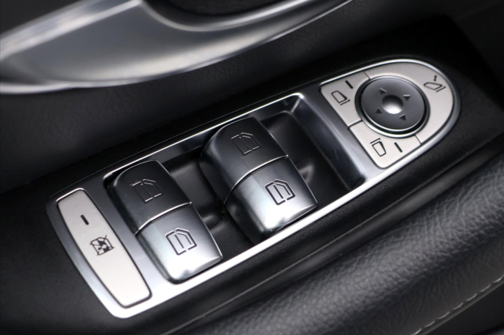 Mercedes-Benz Třídy E 2,9 400D 250kW AMG Softclose