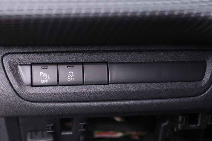 Peugeot 2008 1,2 PureTech 60kW CZ Tempo