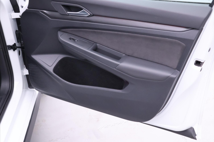 Volkswagen Golf 2,0 TSI GTI 180kW Virtual DPH