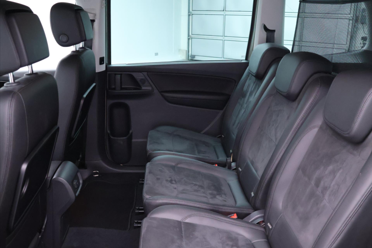 Volkswagen Sharan 2,0 TDI 4M CZ Highline DPH