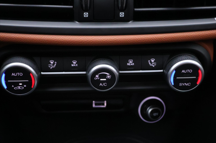 Alfa Romeo Giulia 2,0 T 148kW Aut. CZ Super DPH