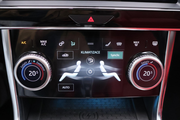 Jaguar XE 2,0 P300 221kW R-Dynamic DPH