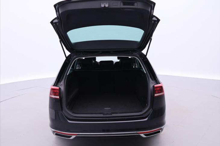 Volkswagen Passat 2,0 TDI 140kW DSG Elegance DPH