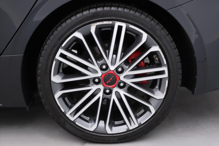 Kia Ceed 1,6 T-GDI 150kW DCT CZ GT