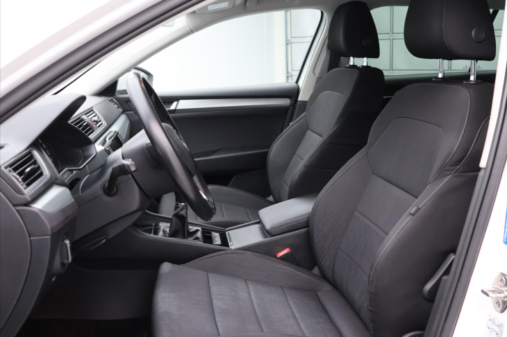 Škoda Superb 1,6 TDI Style 1.maj servis kn.