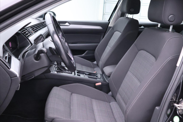 Volkswagen Passat 2,0 TDI 140KW DSG Bussiness