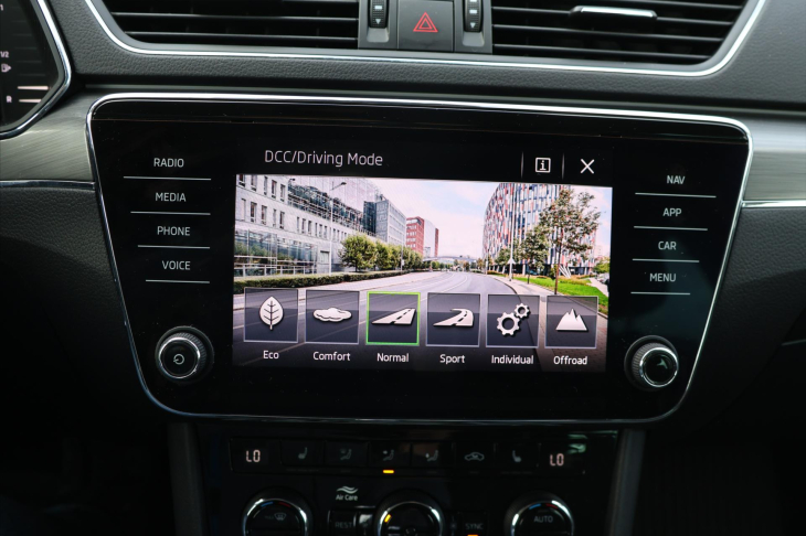 Škoda Superb 2,0 TDI DSG 4x4 CZ Scout DPH