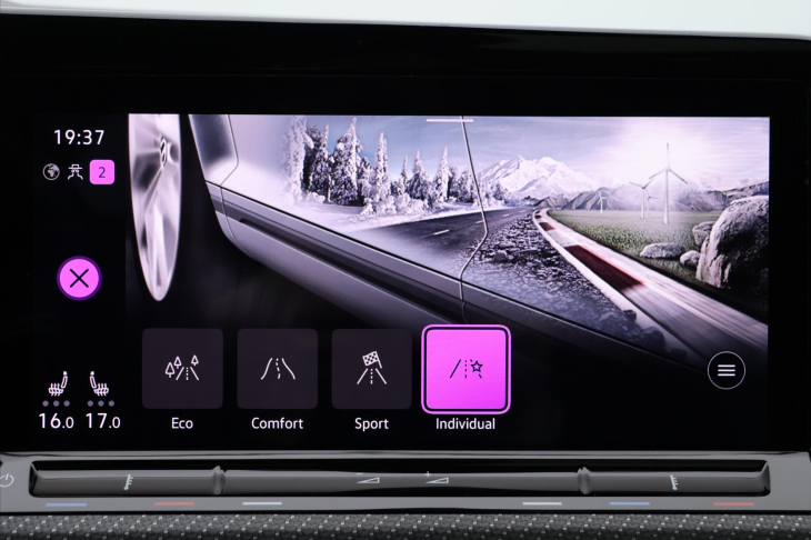 Volkswagen Golf 2,0 TDI DSG R-line Virtual DPH