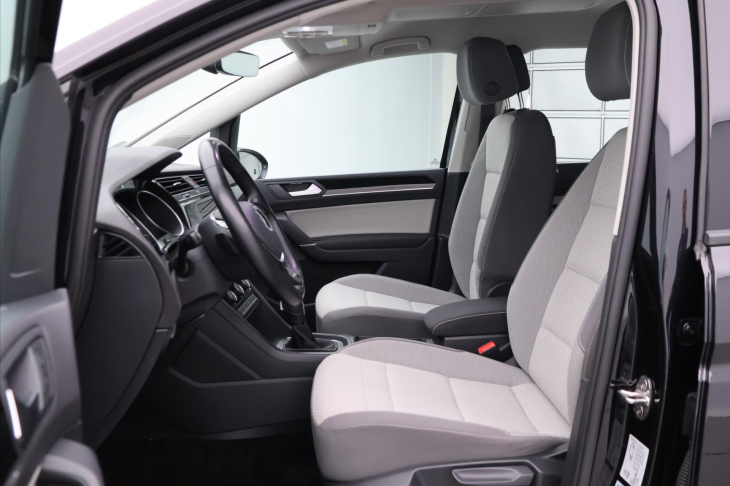 Volkswagen Touran 2.0 TDI 110kW DSG 7-Míst DPH
