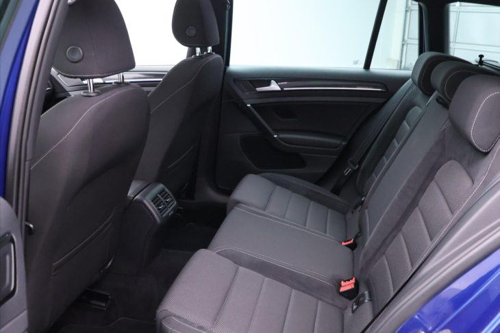 Volkswagen Golf 2,0 TSI R 228kW 4M DSG Virtual