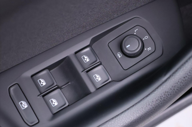 Volkswagen Passat 1,5 TSI 110kW DSG Business CZ