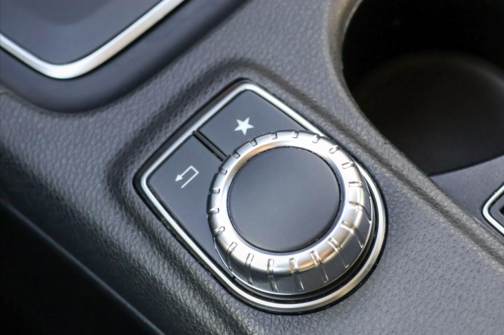 Mercedes-Benz GLA 2,1 220d 4Matic Aut. CZ LED