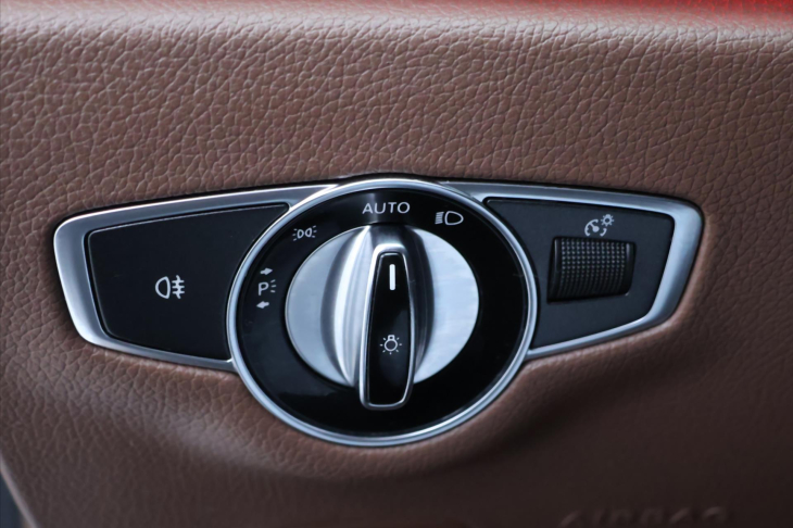 Mercedes-Benz Třídy E 2,0 4MATIC 135kW AT CZ