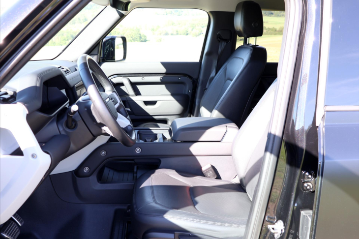 Land Rover Defender 3,0 D200 110 S 147kW CZ DPH Záruka