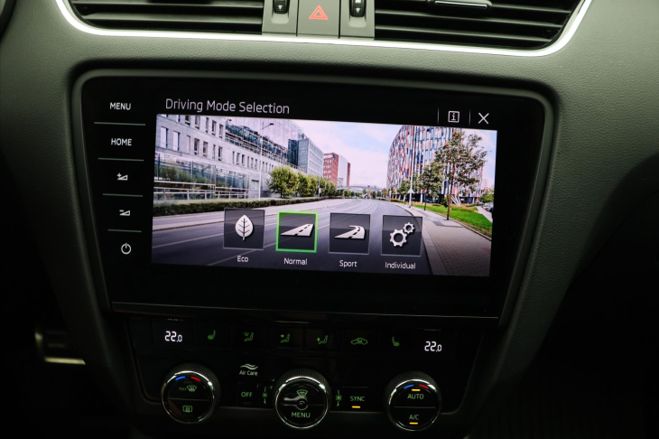 Škoda Octavia 2,0 TSI DSG RS245 LED Panorama