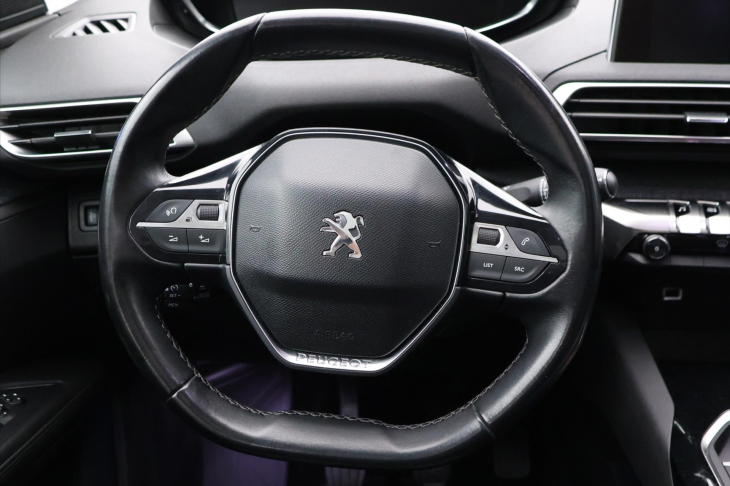 Peugeot 5008 1,2 PT 96kW Allure PANO 7-míst