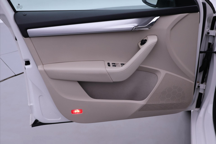 Škoda Octavia 1,6 TDI Elegance DPH CZ