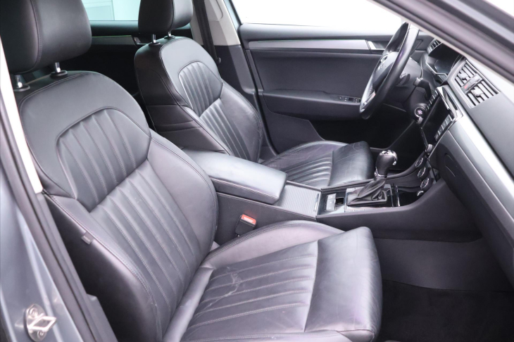 Škoda Superb 2,0 TDI 140kW DSG Style Kůže