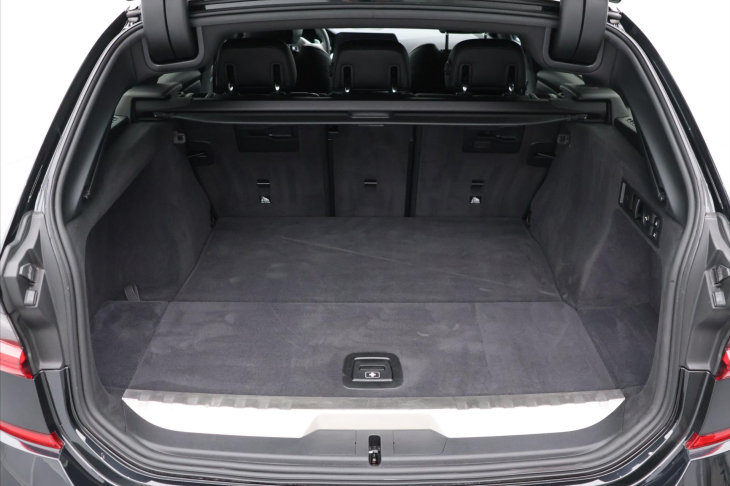 BMW Řada 3 2,0 330e xDrive M-Paket Laser